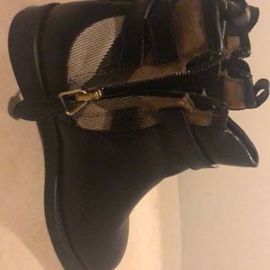 Burberry children house check  ankle boots